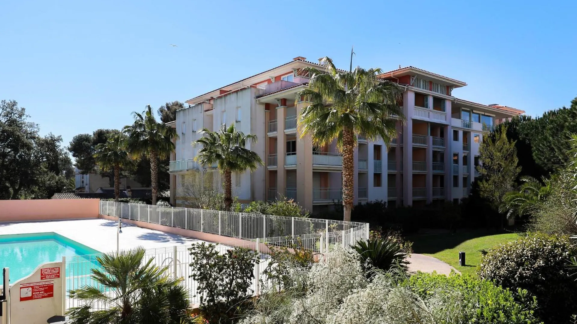 Apartment Les Calanques Du Parc-4 By Interhome Saint Aygulf